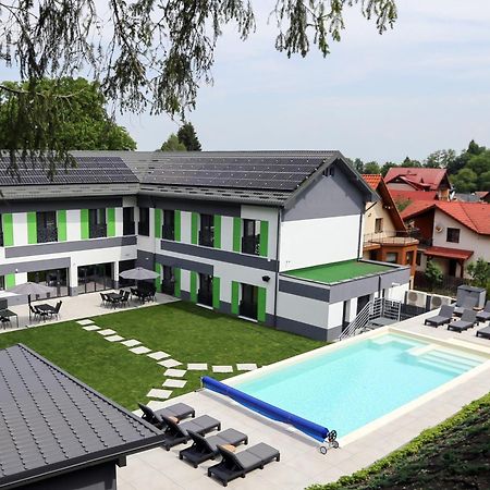 Q Villa Săcele エクステリア 写真