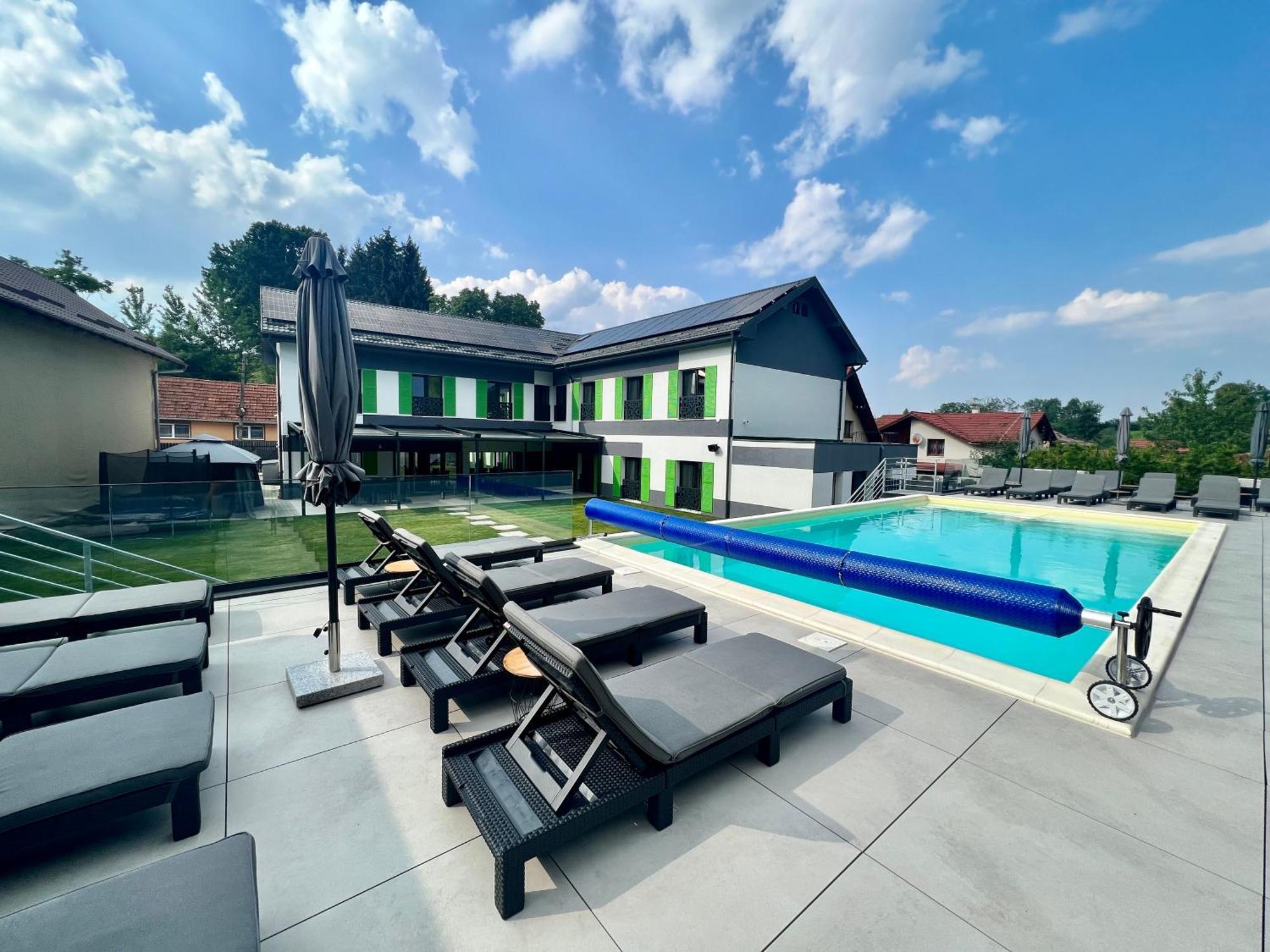 Q Villa Săcele エクステリア 写真
